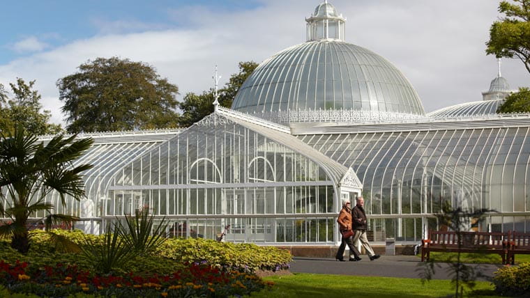 Enjoy a free guided walk along the river Kelvin, starting at the Glasgow’s beautiful Botanic Gardens