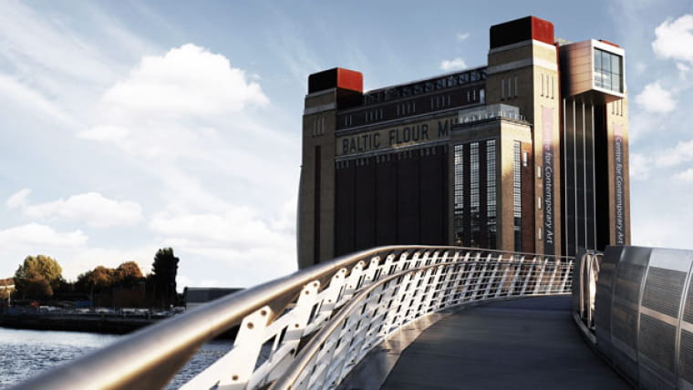 Trains To Newcastle Visit Newcastle Transpennine Express