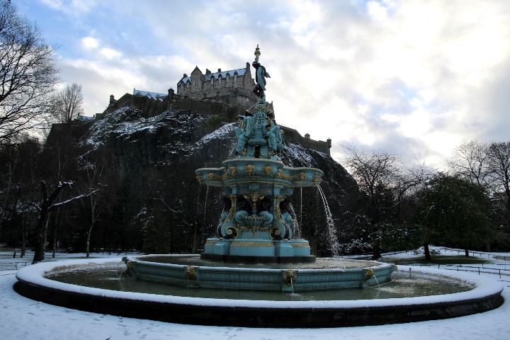 Fountain by Edinburgh Castle